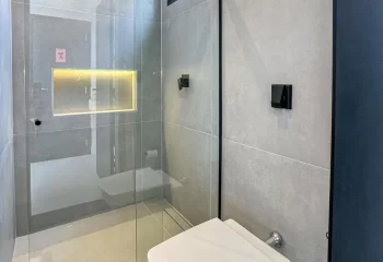 4223753548